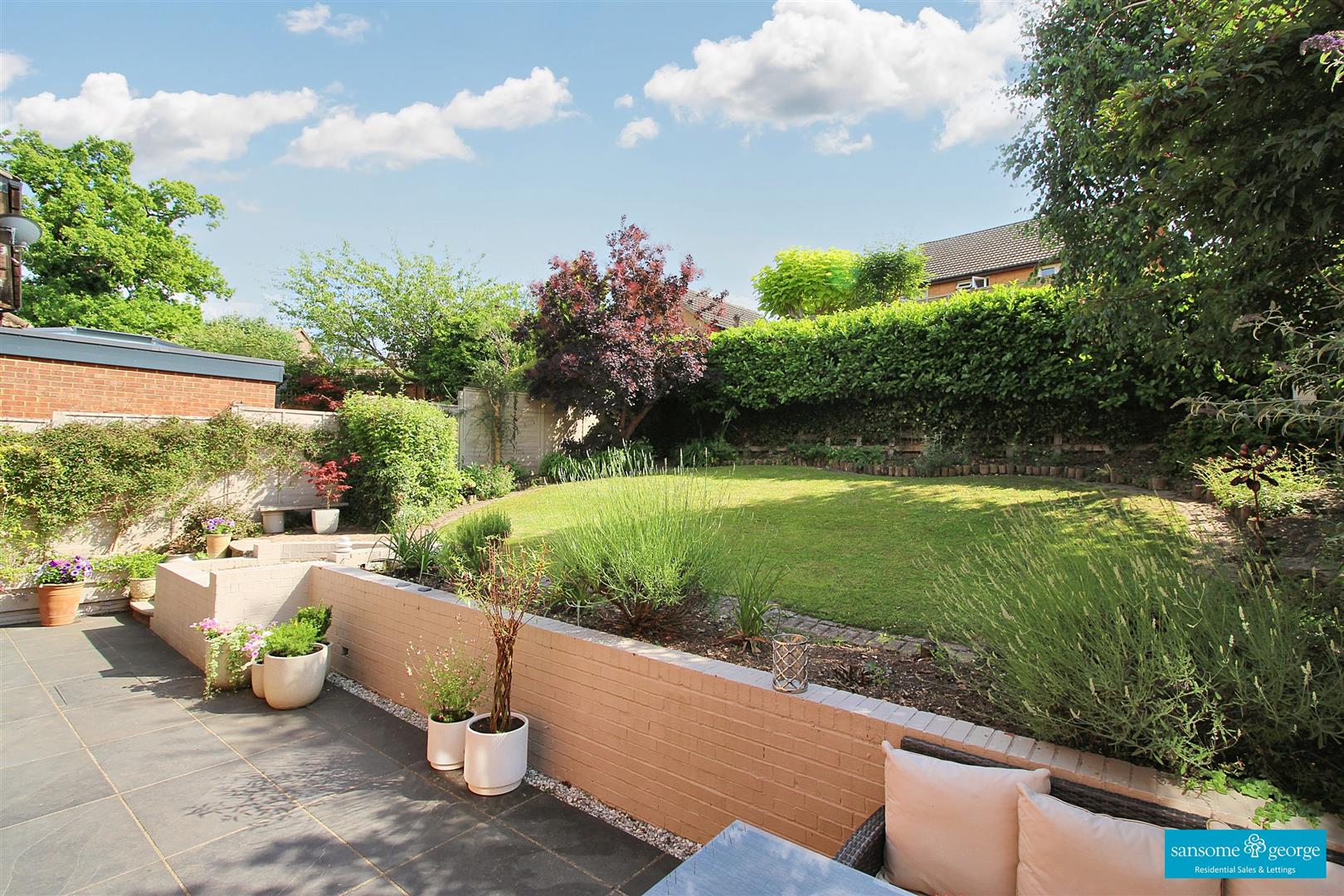 4 bed property in Goodliffe Gardens, Reading